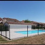 La Campagne Romantique - Avec Entree Autonome, Clim Neuve, Parking Prive & Sa Piscine ! - Apartment